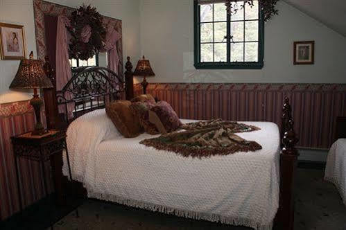 The Historic Brook Forest Inn Evergreen Eksteriør bilde